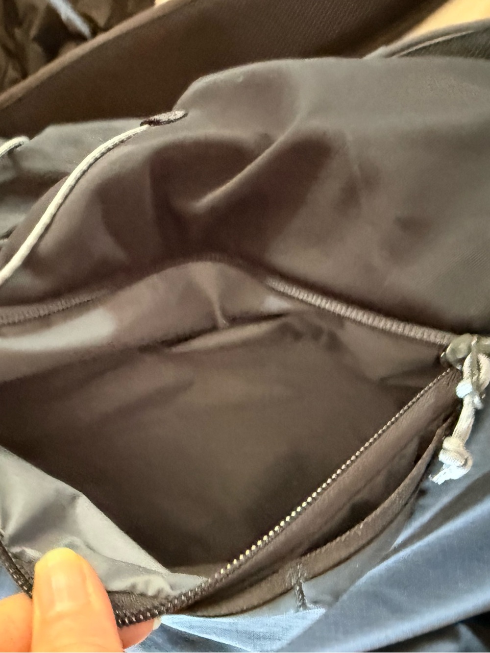Lululemon All Sport Backpack 28L Black Hiking Daypack Hydration EUC, unisex - Picture 8 of 10